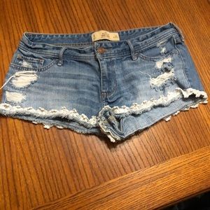 Hollister low rise jean shorts size 9